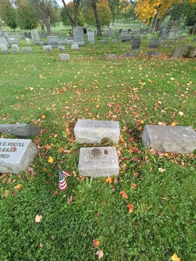 Agnes M. Hawley's grave. Photo 1