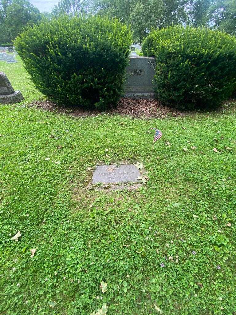 Ernest L. Beebe Third's grave. Photo 1