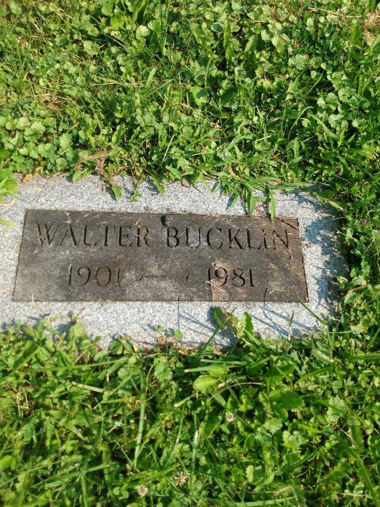 Walter Bucklin's grave. Photo 1