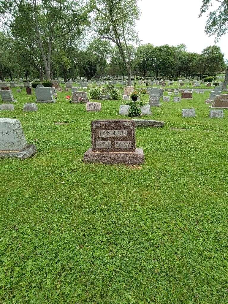 Leland L. Lanning's grave. Photo 1
