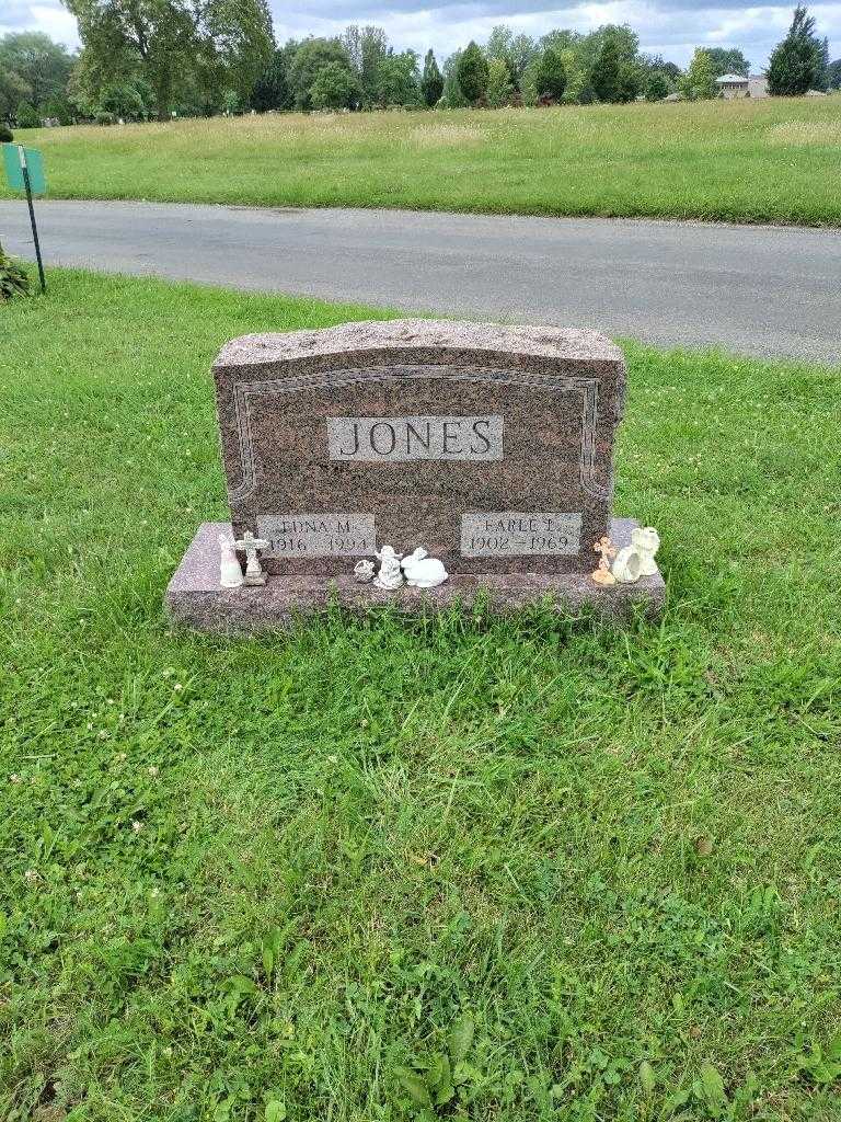 Earle L. Jones's grave. Photo 1