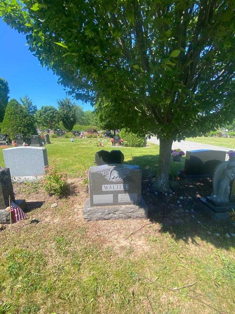 Carl F. Walter's grave. Photo 1