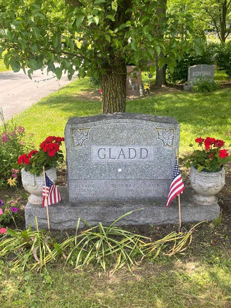 Carol Edens Jo Gladd's grave. Photo 3