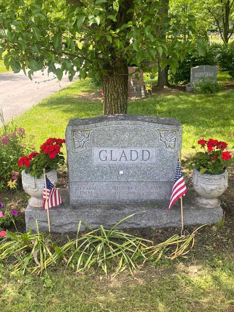 Raymond Gladd's grave. Photo 3