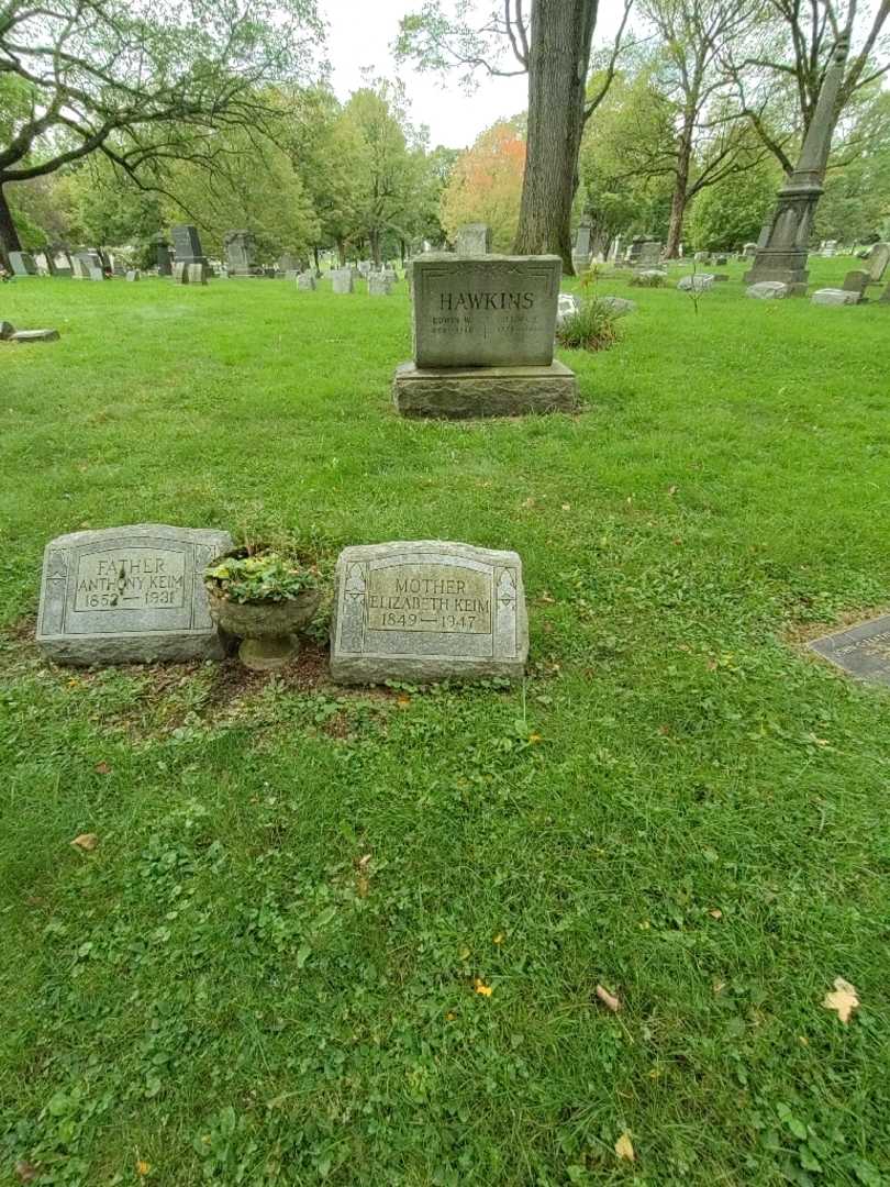 Elizabeth Keim's grave. Photo 1