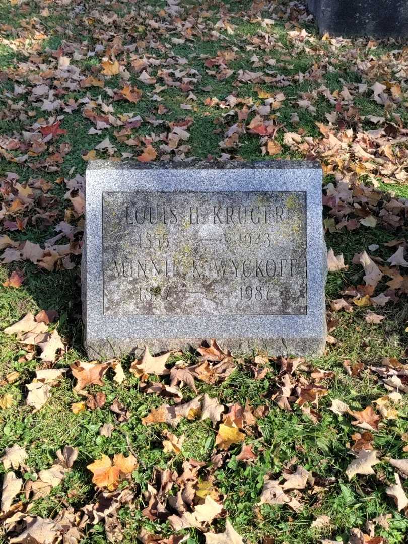 Louis H. Kruger's grave. Photo 3