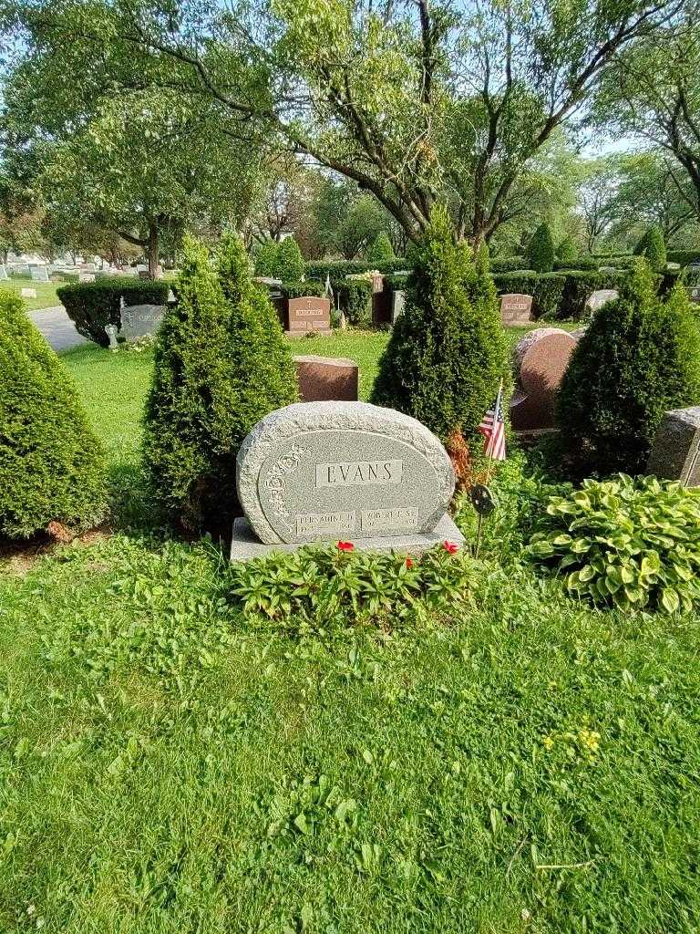 Robert H. Evans Senior's grave. Photo 1