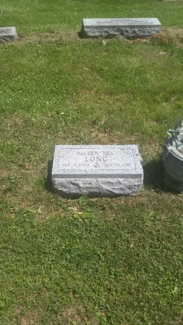 Reuben "Rex" Long's grave. Photo 3