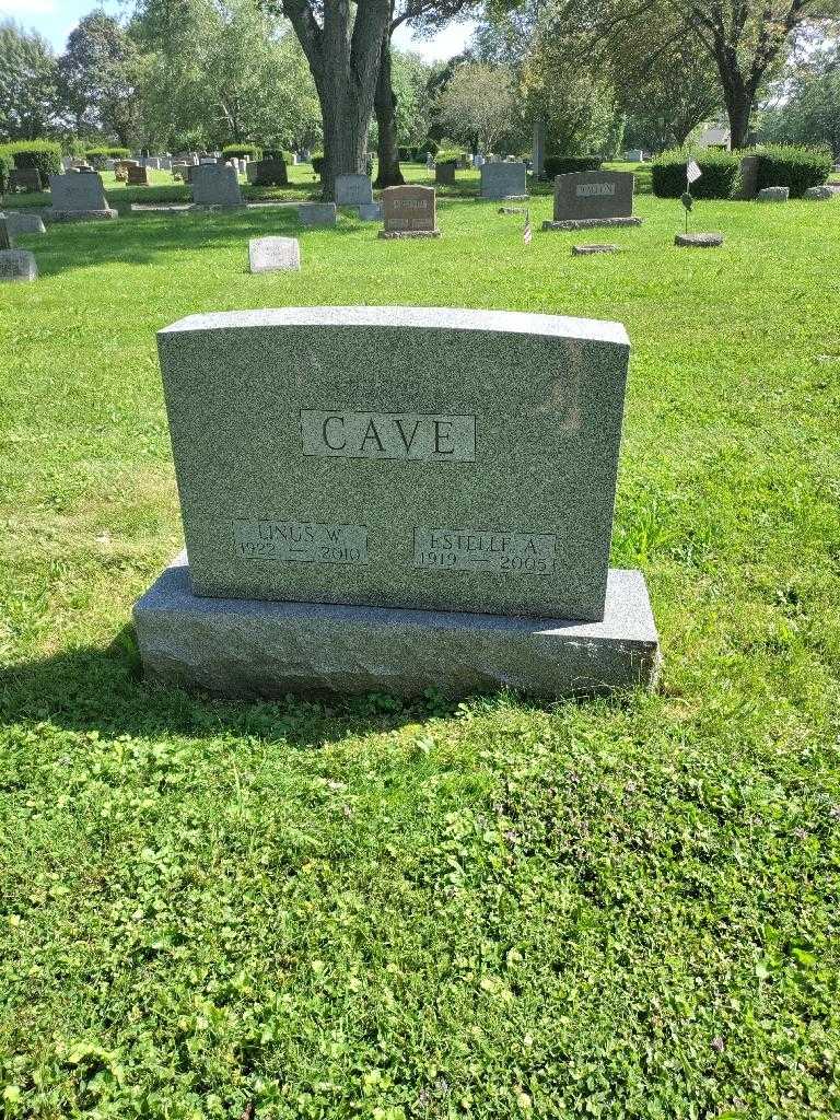 Linus W. Cave's grave. Photo 1