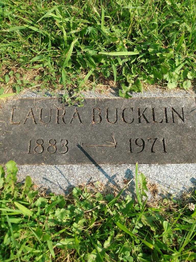 Laura Bucklin's grave. Photo 2