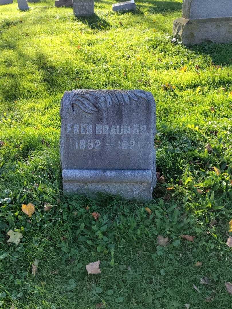 Fred Braun Senior's grave. Photo 2