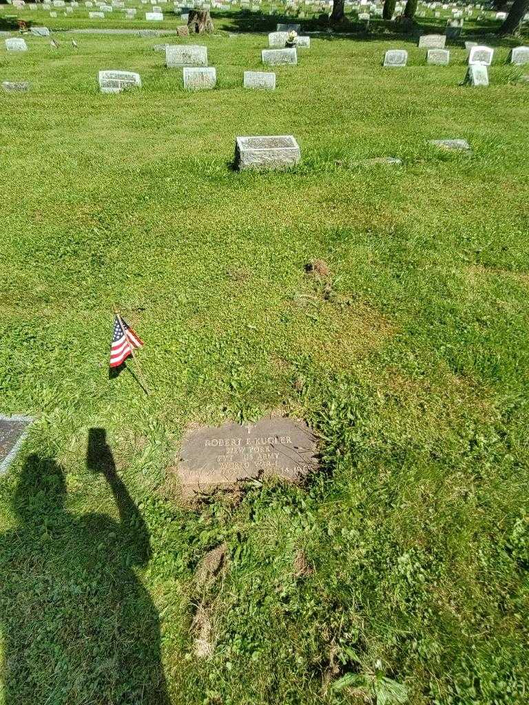 Robert E. Kugler's grave. Photo 1