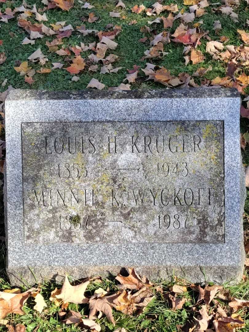 Louis H. Kruger's grave. Photo 4