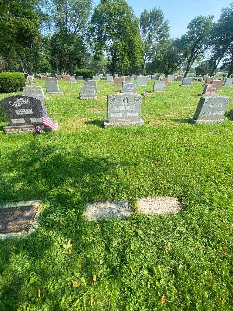 Marlene Lynh Huber's grave. Photo 4