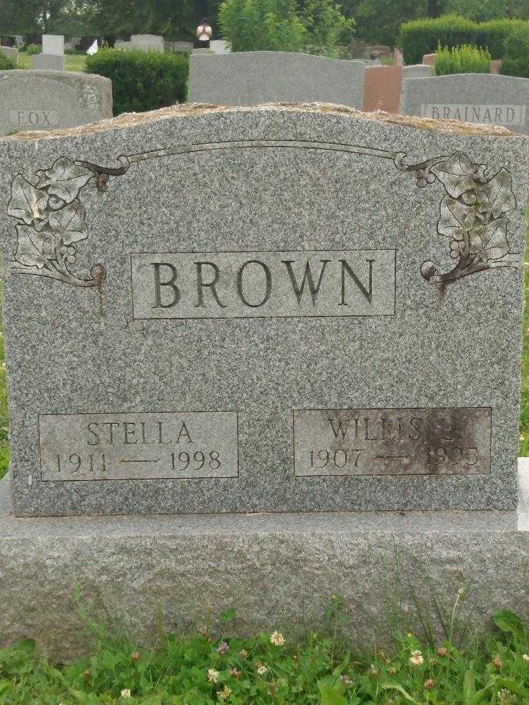 Willis L. Brown's grave. Photo 3