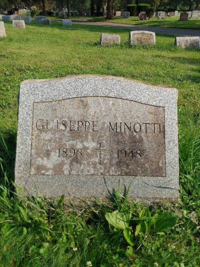 Guiseppe Minotti's grave. Photo 1