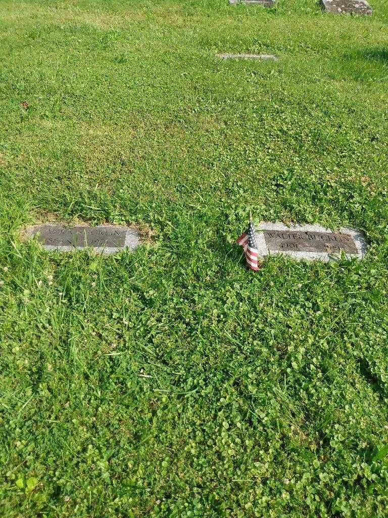 Laura Bucklin's grave. Photo 3