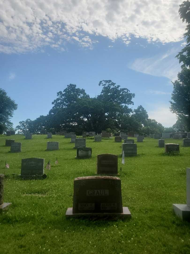 Mary E. Graul's grave. Photo 1