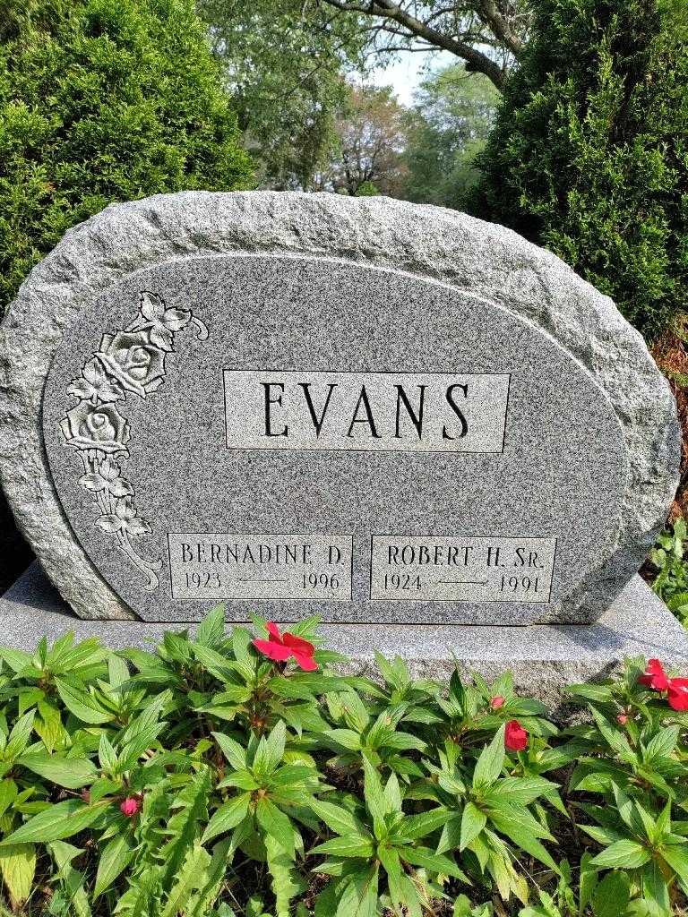 Robert H. Evans Senior's grave. Photo 2