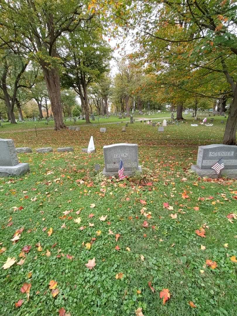 Loretta M. Green's grave. Photo 1