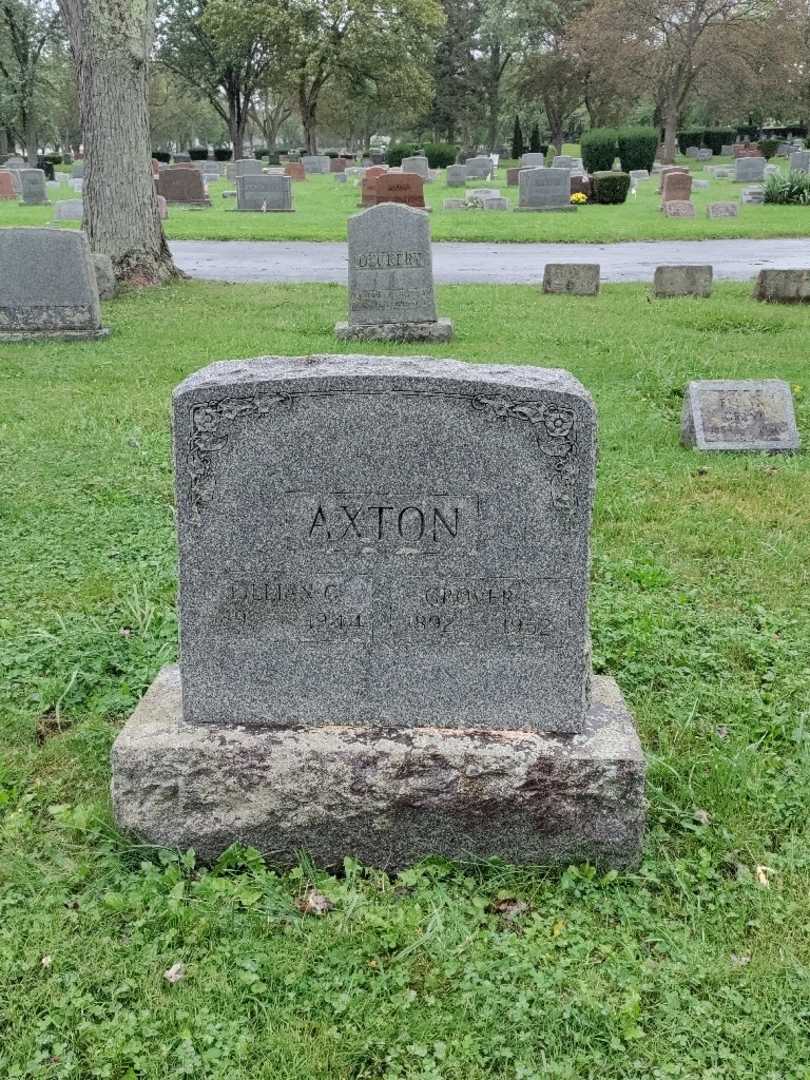 Grover C. Axton's grave. Photo 2