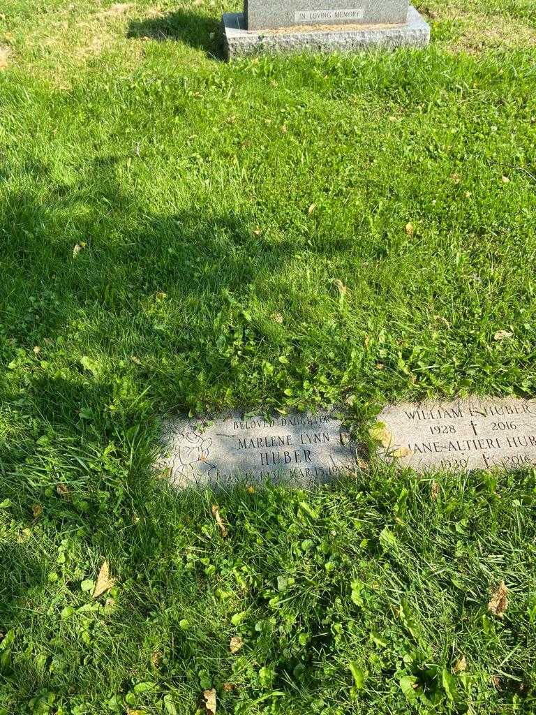 Marlene Lynh Huber's grave. Photo 5