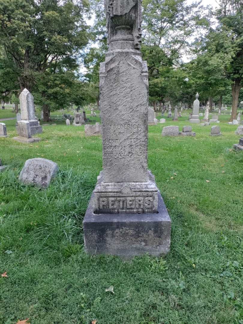 Freiderica Peters's grave. Photo 2