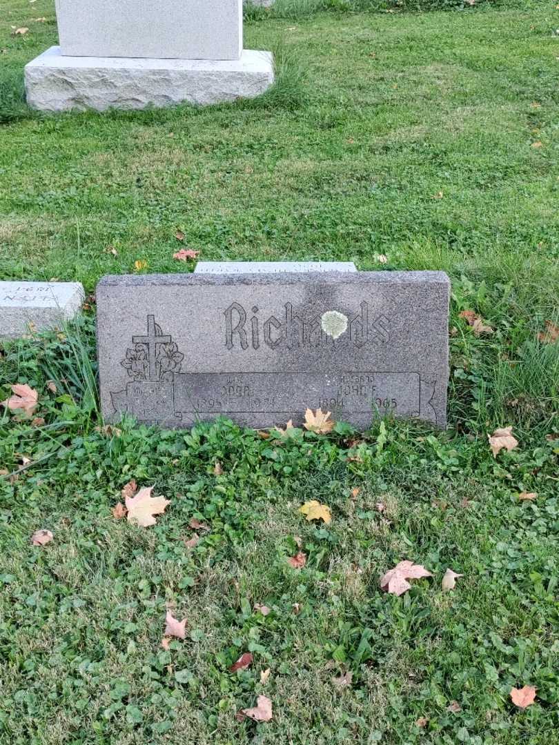 John F. "Riccardo" Richards's grave. Photo 2