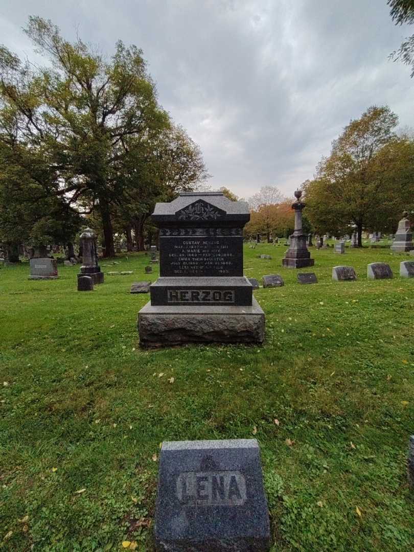 Lena Caroline Kalb's grave. Photo 1