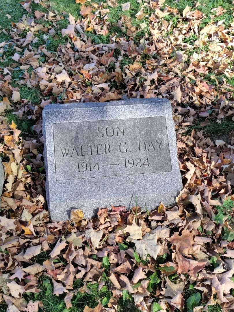 Walter G. Day's grave. Photo 2