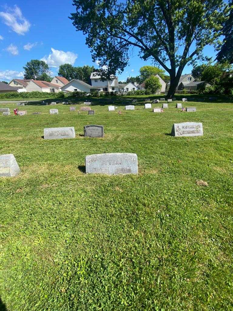 Gertrude I. Styers's grave. Photo 1