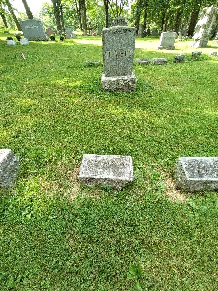 John H. Jewell's grave. Photo 1