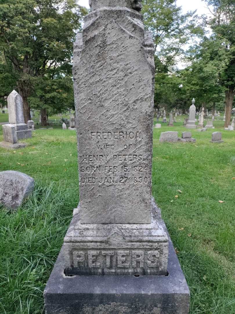 Freiderica Peters's grave. Photo 3