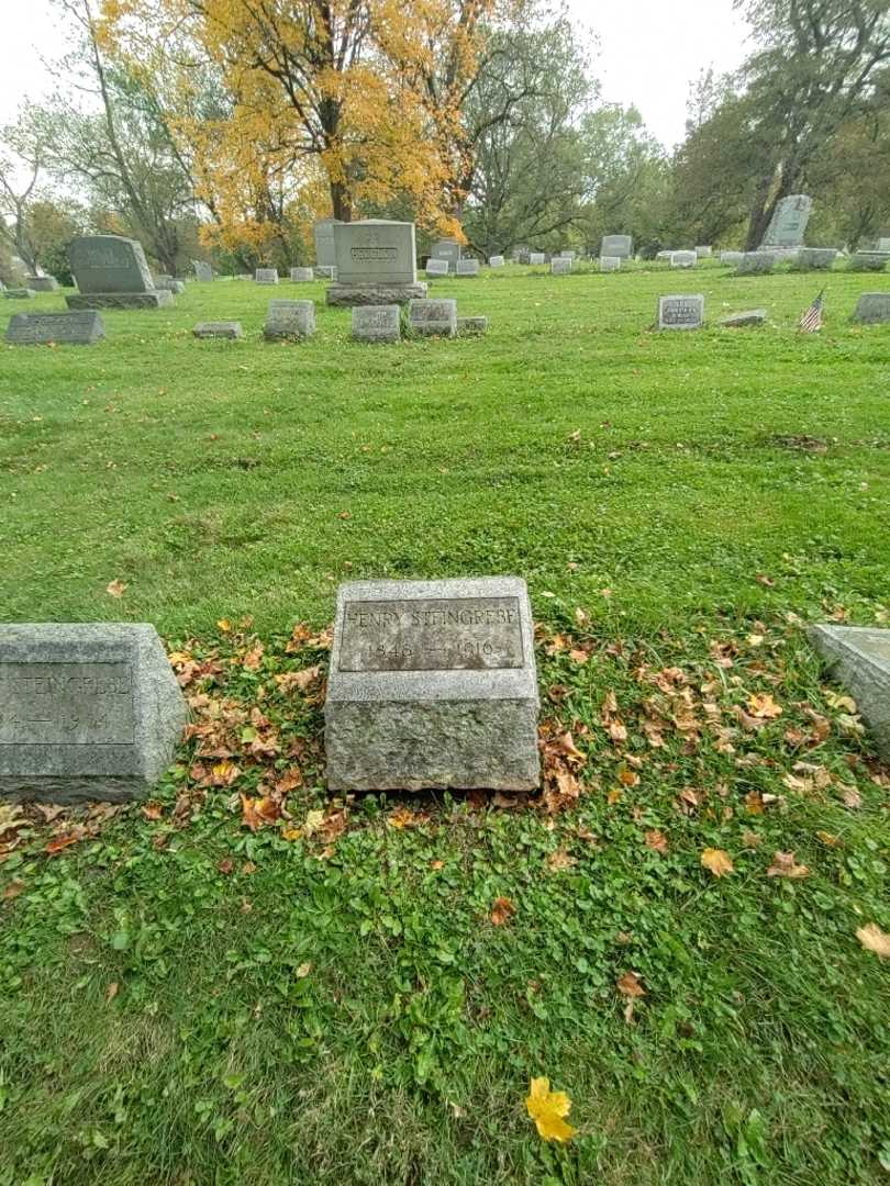 Henry E. Steingrebe's grave. Photo 1