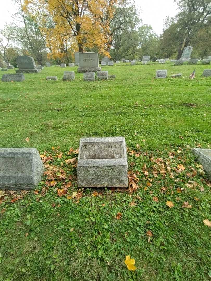 Henry E. Steingrebe's grave. Photo 1