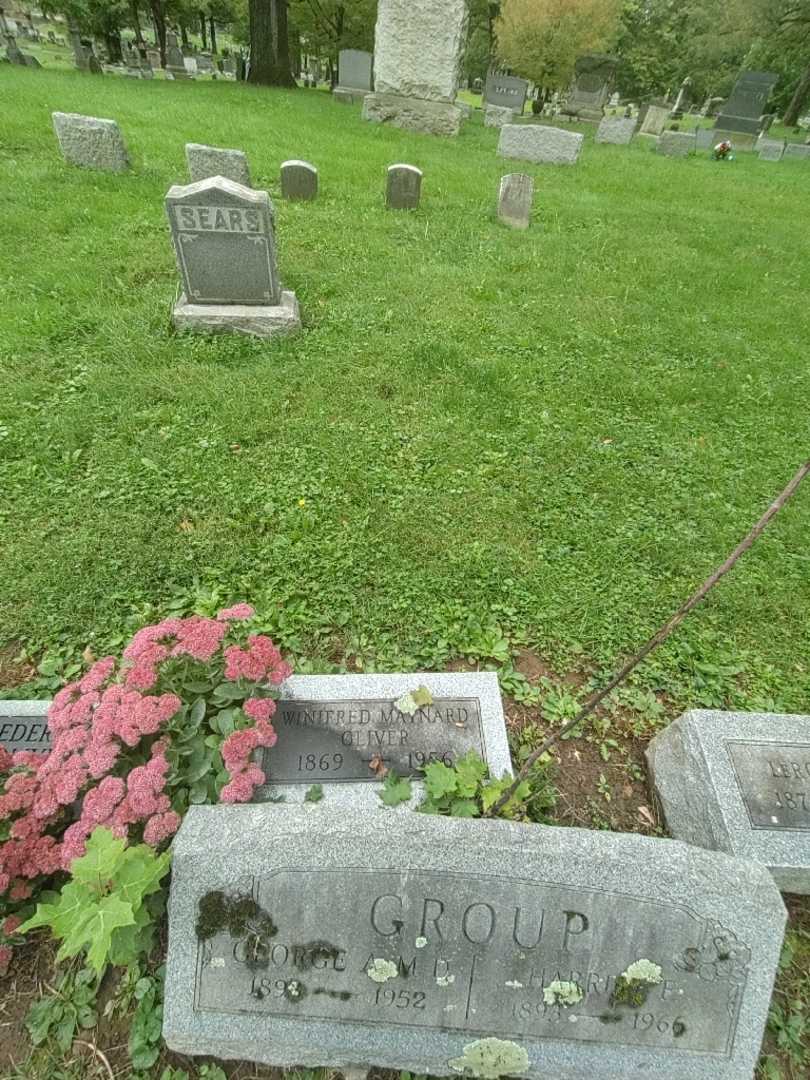 Winifred A. Maynard Oliver's grave. Photo 1