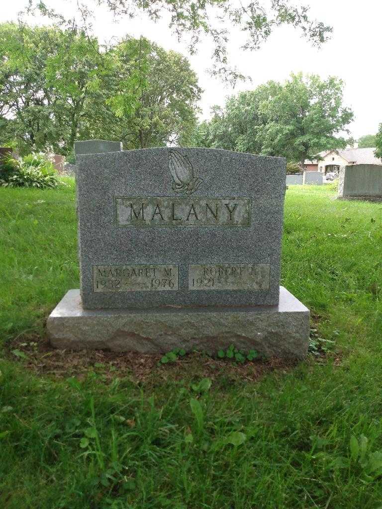 Robert T. Malany's grave. Photo 1