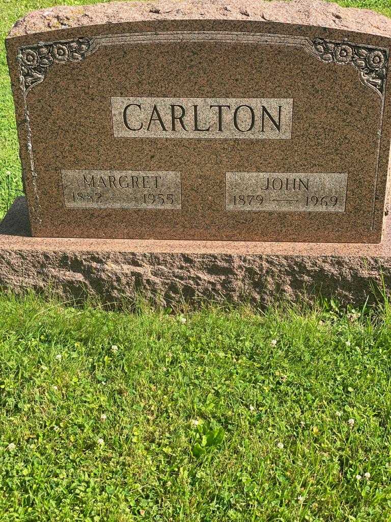 Margret Carlton's grave. Photo 3