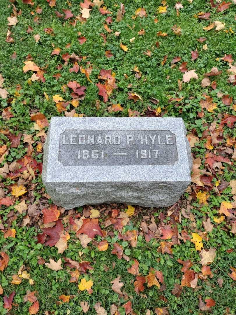 Leonard P. Hyle's grave. Photo 2