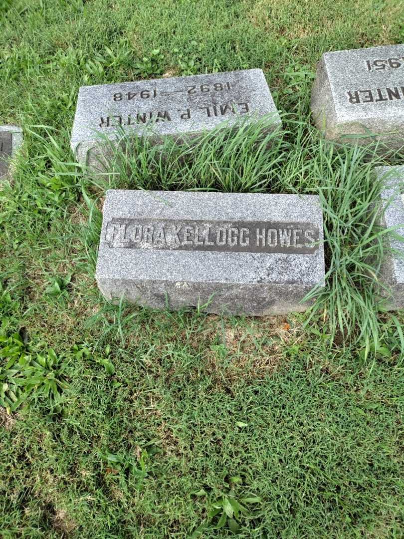 Flora Kellogg Howes's grave. Photo 2