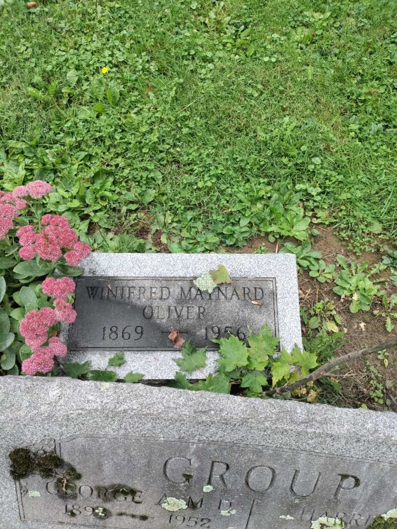 Winifred A. Maynard Oliver's grave. Photo 2