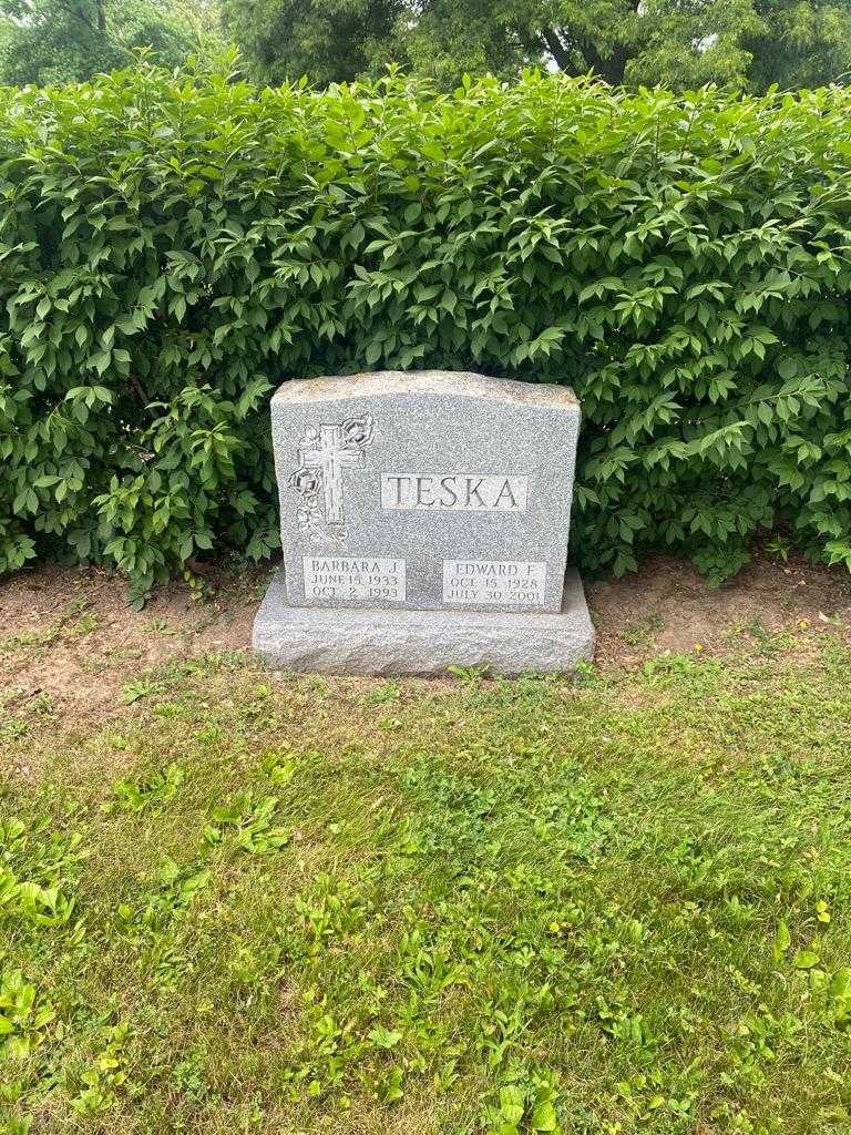 Edward F. Teska's grave. Photo 2