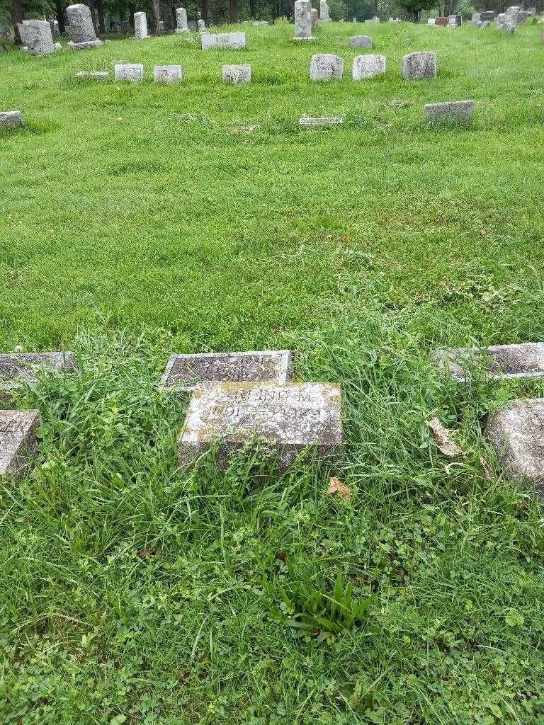 Arline M. Landphier's grave. Photo 3