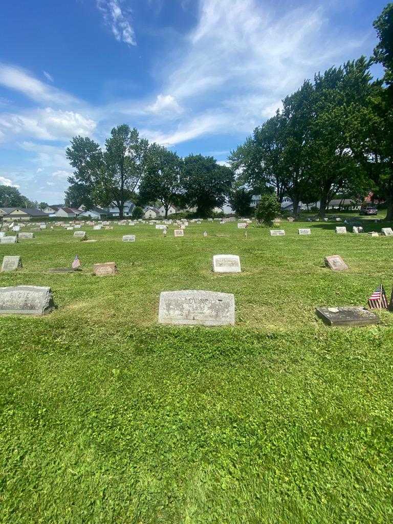 Angie Lovine's grave. Photo 1