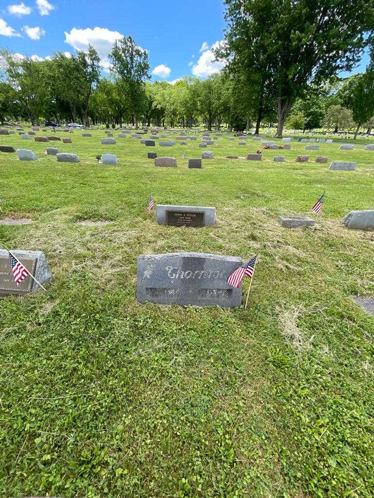 Donald B. Thornton's grave. Photo 1