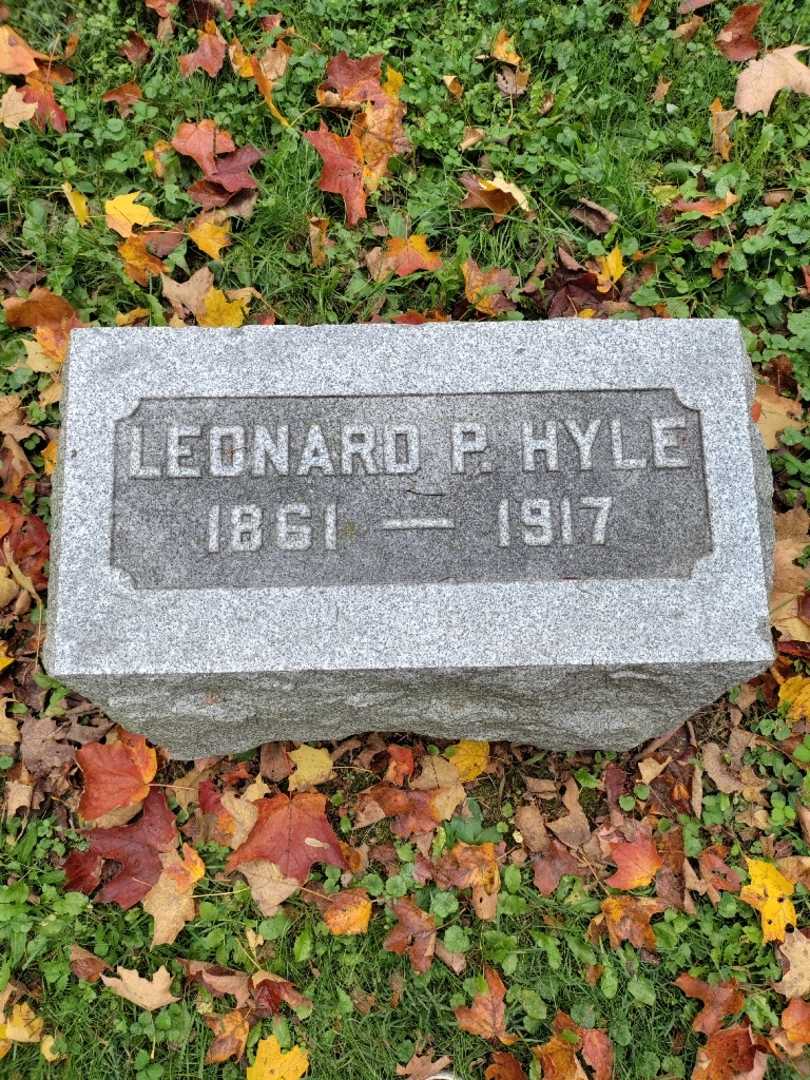 Leonard P. Hyle's grave. Photo 3