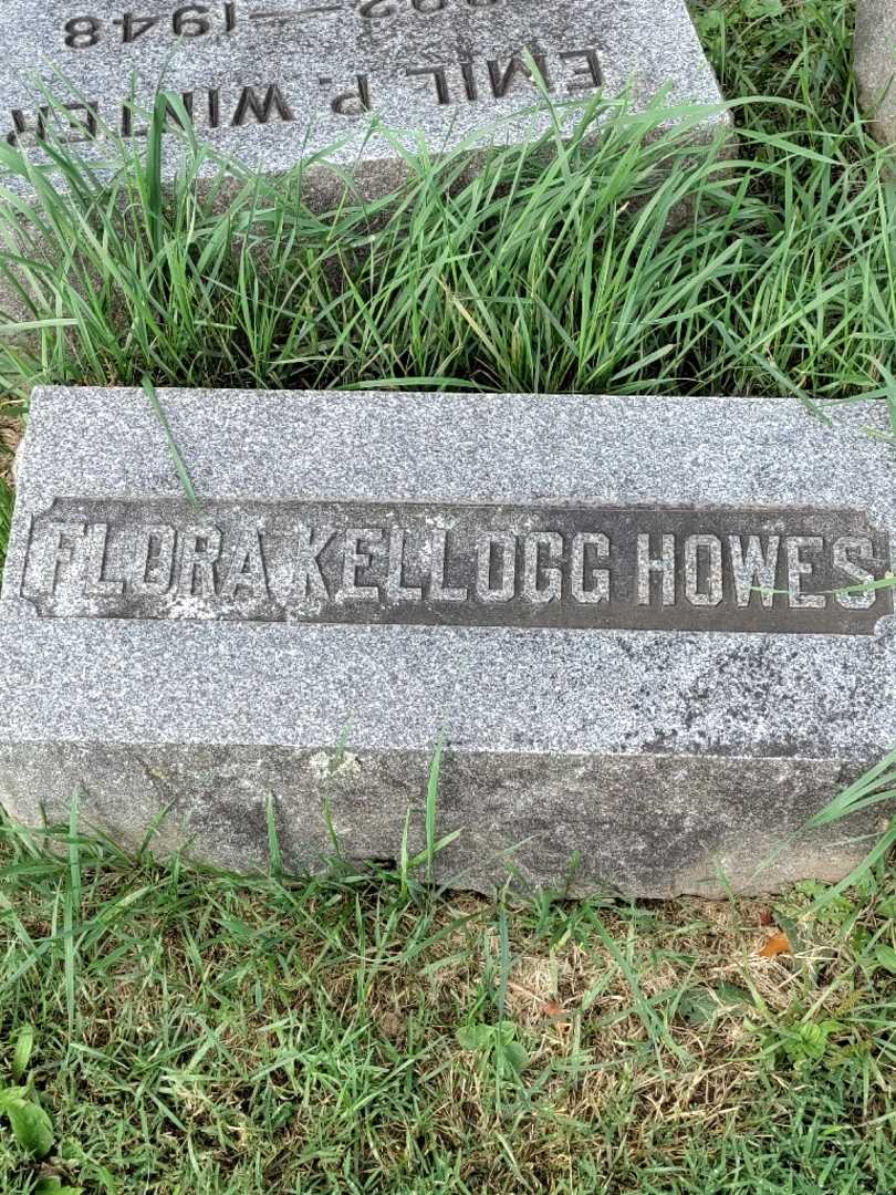 Flora Kellogg Howes's grave. Photo 3