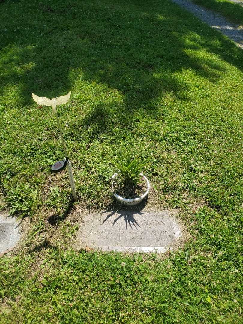 Donna A. Hanavan's grave. Photo 2