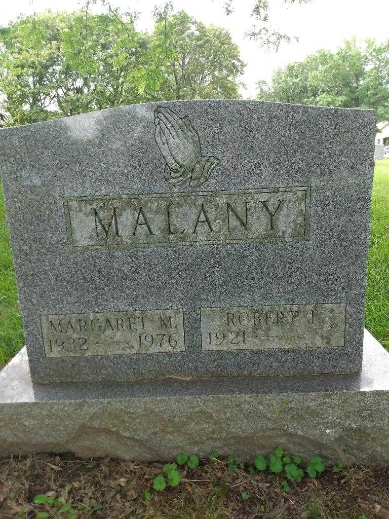 Robert T. Malany's grave. Photo 1