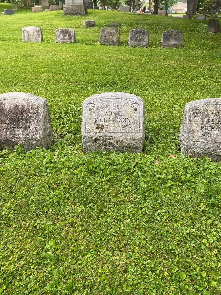 Ada E. Richardson's grave. Photo 2